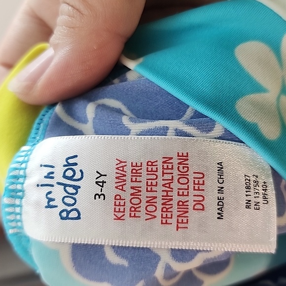 Mini Boden Floral Print Rashguard with Contrasting Striped Sleeves Size 3-4 - Picture 3 of 5